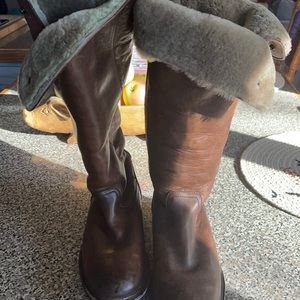 Gorgeous frye winter boots only wore once. Fur inside excellent condition.